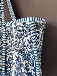 Bolso de Mano Acolchado de Algodón con Estampado de Bloques, Sostenible, para Compras, Trabajo, Viajes, Salidas Informales - Product Image 4