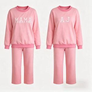 Conjunto a juego de mamá e hija, hecho a mano con bordado de letras, de algodón rosa, para Navidad, sudadera familiar, ropa de estar por casa. - Product Image 5