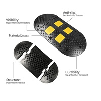Reductores de velocidad industriales de caucho con superficie antideslizante, 4 tiras reflectantes amarillas, duraderos, para calmar el tráfico en entradas de almacenes
