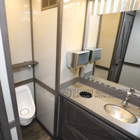 Remorque de toilette mobile urbaine de luxe à 2 stalles Salle de douche Conteneur Maison Toilettes Chariot avec fête à la maison