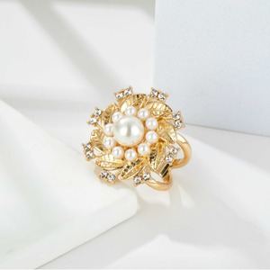 Broche de Flor con Perlas de Cristal y Diamantes de Imitación para Mujer, Joyería de Fiesta, Engaste de Garra de Aleación de Zinc SK0014 - Product Image 1