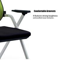 Chaise de formation pliable avec cadre en métal blanc et dossier en maille verte pour mobilier de salle de formation, vente en gros directe d'usine