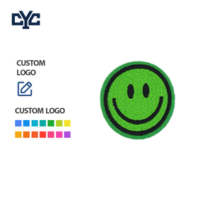 Toppe Ricamate con <span class=keywords><strong>Faccine</strong></span> Sorridenti in Paillettes Scintillanti, Colori Assortiti, Formato Piccolo, Vendita all'Ingrosso - Product Image 1