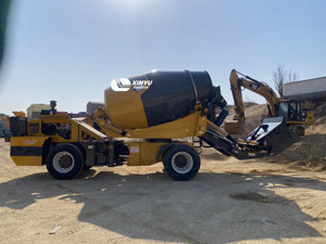 Camión Mezclador de Concreto Autocargable Xinyu de 4 Metros Cúbicos con Sistema Hidráulico Importado y 1 Año de Garantía - Product Image 3