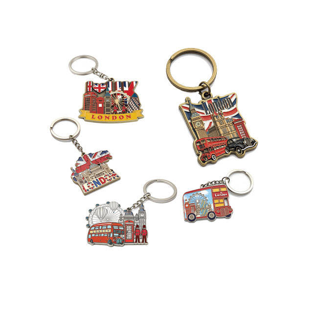 Customized British Style Keychain London Red Bus and Red Telephone Booth Metal Souvenir England Keychain Souvenir Factory