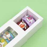 Boîte à dragées personnalisée en papier kraft recyclable avec fenêtre pour mini macarons, biscuits et desserts, idéale pour l'emballage alimentaire en gros