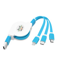 Câble USB rétractable 3 en 1 avec connecteurs USB-C, Micro USB et Lightning pour la charge et le transfert de données