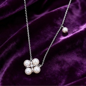 Four Leaf Clover Pearl Necklace AAA Grade Gold Chain Flower Design Everyday Wear - Product Image 4