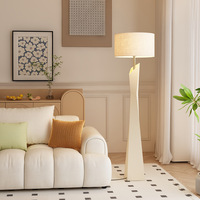 Lampadaire LED de style français, rétro mi-siècle, haut de gamme, luxe discret, trois couleurs, intensité variable, commande par interrupteur au pied, en résine