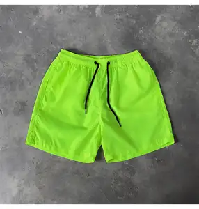 Calça de verão hip hop estampada com logotipo 3D personalizado, shorts de praia soltos para homens, shorts de bolso com padrão de cor pura por atacado