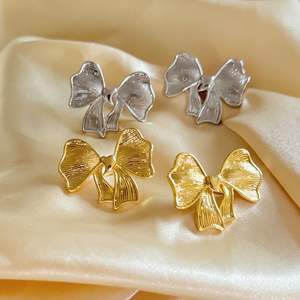 तिरश मुक्त चांदी 18k सोने की प्लेटेड बड़ी रिबन धनुष बलियां वाटरप्रूफ स्टेनलेस स्टील ठीक फैशन गहने - Product Image 4