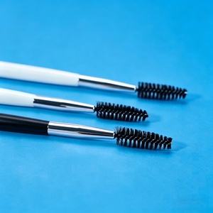 Spazzola ecologica super morbida in legno a doppia punta per ciglia, eyeliner e ombretto - Product Image 5