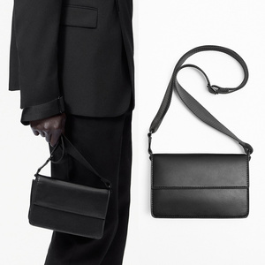 Bolso <span class=keywords><strong>bandolera</strong></span> pequeño de hombro tipo <span class=keywords><strong>bandolera</strong></span> personalizada de cuero a la nueva moda para <span class=keywords><strong>hombre</strong></span> con solapa para <span class=keywords><strong>hombre</strong></span> - Product Image 6