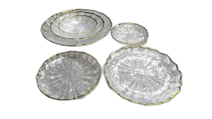 Assiettes de présentation en verre argenté de 13 pouces avec un design rond élégant et un motif personnalisé pour les événements festifs, mariages et services de table. - Product Image 2