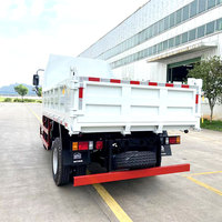 HOWO nouvelle condition 4X2 Mini camion de cargaison simple rangée de carburant diesel 5 tonnes clôture Euro 2 norme d'émission automatique 5 tonnes camion à benne basculante