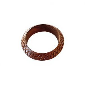 BELA ARTISAN Brazalete de madera marrón para mujer, pulsera de moda hecha a mano con personalización, madera marrón natural de 13 mm - Product Image 1