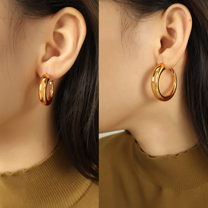 Pendientes de Aro Chapados en Oro de Acero de Titanio para Mujer, Estilo Geométrico Redondo para Uso Diario EH712 - Product Image 4