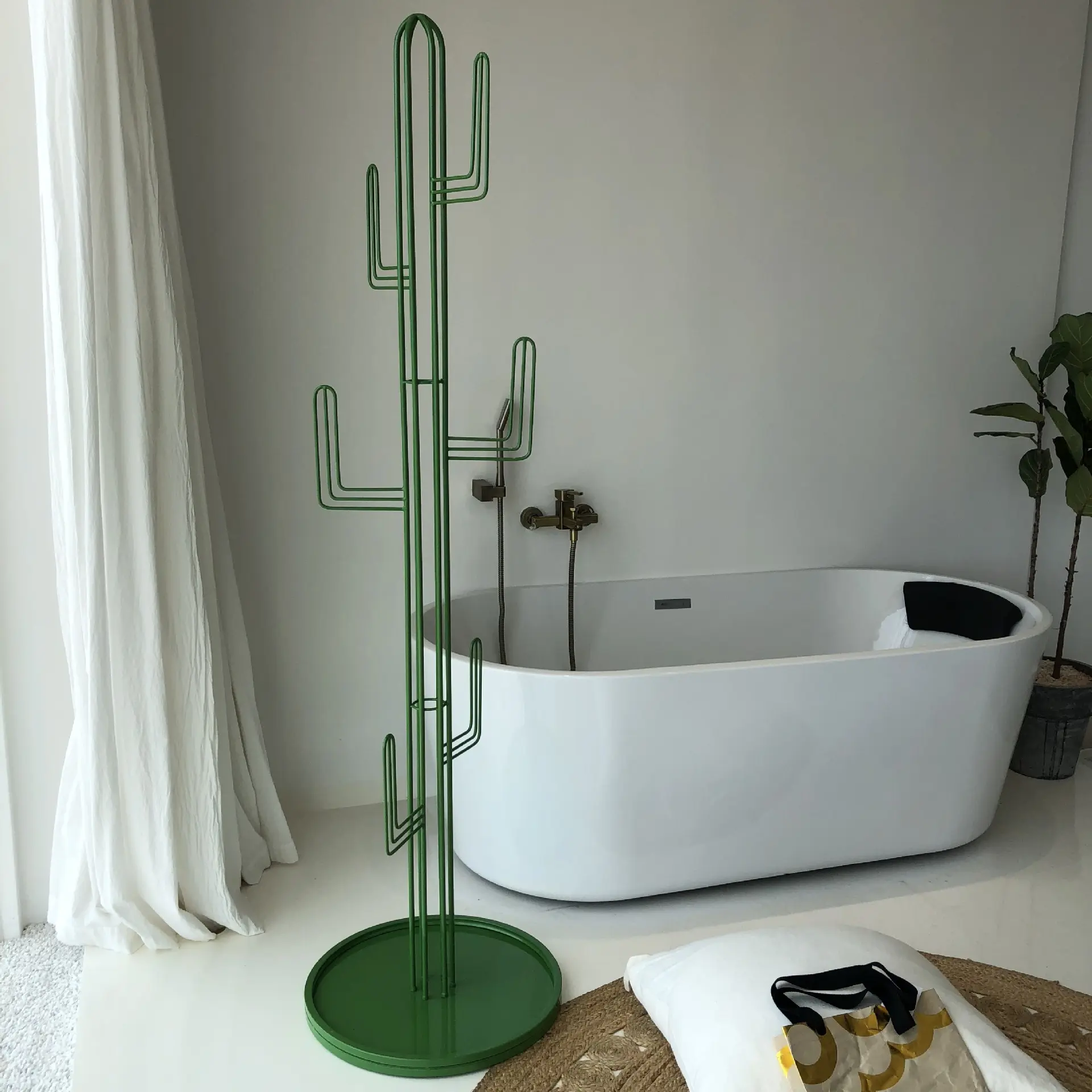 New design classic cactus-shaped metal coat rack for bedroom