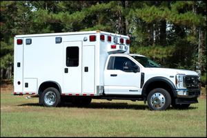 Véhicules d'urgence Ford Ambulance à roues - Product Image 3