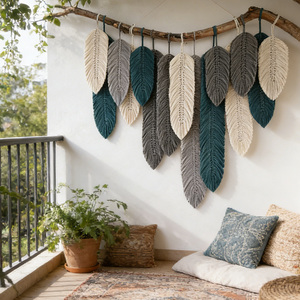 Décoration murale en macramé tressé à la main sur le thème tropical, art tissé de qualité hôtelière pour projets hôteliers - Product Image 2