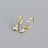 Zierliche Gold Vermeil Sterling Silber Doppelblumen Hängeohrringe 925 Sterling Silber Blumencluster Creolen