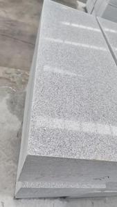 Bordure en granit gris sésame chinois, design moderne extérieur, tailles personnalisées, flammé, grand chanfrein sur le bord avant - Product Image 5