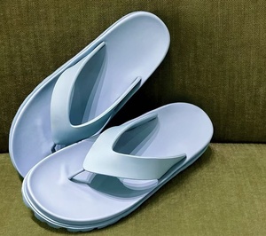 Brand <b>Triangle</b> Logo Casual Flap-Toe Sandals for Women-Waterproof and Slip-resistant, Simple Solid Color Casual Slippers - Product Image 4