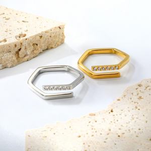 แหวนสแตนเลสชุบทอง 18k ประดับเพชรซิคอน ขายส่งแบบขายยกแพ็ค แหวนซ้อนกันได้ ประดับเพชรคิวบิกเซอร์โคเนีย กันน้ำ สำหรับผู้หญิง - Product Image 6