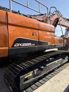 Excavatrice sur chenilles d'occasion Doosan DX225LCA 25 tonnes, d'origine Corée, engin de construction lourd, faible nombre d'heures de travail, DH210W DX150W-9C - Product Image 5