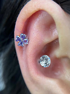 Boucles d'oreilles F136 en titane vert à dos plat pour cartilage, labret, daith, hélix – Bijoux de piercing corporel pour femmes - Product Image 6