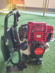 آلة قص الأعشاب المحمولة على الظهر رباعية الأشواط للبيع، مناسبة لقص الأعشاب على جانب الطريق وتنظيف الغابات، طراز GX35 - Product Image 3