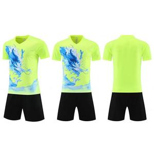 Ensemble de football sur mesure en gros, uniforme de football léger pour les clubs, les équipes et les supporters - Product Image 2
