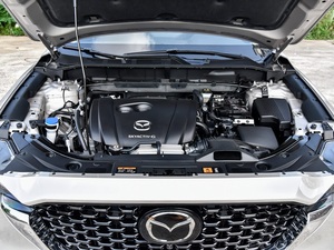 Mazda <span class=keywords><strong>CX5</strong></span> <span class=keywords><strong>2025</strong></span> 2.0L Automático 2WD Versión Comfort SUV Eficiente en Combustible Interior Espacioso Conducción Suave Seguridad Avanzada Familiar - Product Image 6