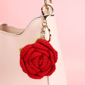 Lindo Llavero de Peluche con Diseño de Rosa Grande, Juguete Hecho a Mano de Ganchillo Amigurumi Ecológico para Accesorios de Bolso y Llavero - Product Image 2