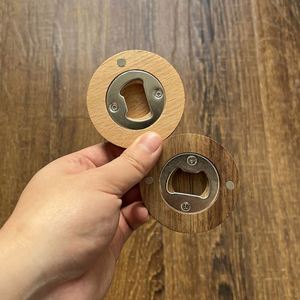 Ouvre-bouteille rond en bois personnalisable avec logo, attrape-capsules magnétique pour la décoration de bar - Product Image 2