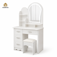 HarmTai Ensemble Coiffeuse Moderne Européenne Sculptée Blanche avec Miroir LED Arqué, Rangement Multi-Tiroirs et Chaise Incluse pour Chambre à Coucher
