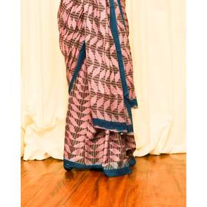 Nouveauté Saree de luxe en coton Mul de créateur, doux et confortable pour les fêtes et les mariages de filles lors d'occasions. - Product Image 5