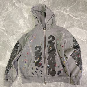 เสื้อฮู้ดซิปผู้ชายแบบครอปพิมพ์ลายสกรีนสไตล์วินเทจ ย้อมสีซีดแบบ Stone Acid Wash เย็บมือประดับคริสตัล ผลิตตามสั่งจากโรงงาน - Product Image 1