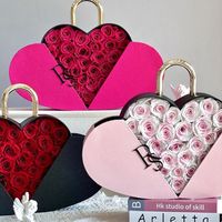 Boîte à roses éternelles artisanale en forme de cœur, sac à main de luxe avec poignée métallique, décoration sur mesure pour mariage, Noël, fête des Mères, événements