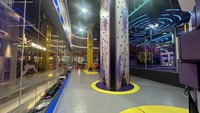 Mur d'escalade intérieur personnalisé de haute qualité pour les parcs d'aventure et les parcs de trampolines aire de jeux intérieure