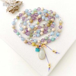 MN34599 Collier Mala 108 Perles avec Pendentif Goutte d'Eau <span class=keywords><strong>et</strong></span> Accents Dorés – Bijou de Méditation Yoga pour la Sagesse <span class=keywords><strong>et</strong></span> la Protection, Idéal comme Cadeau Conscient - Product Image 1