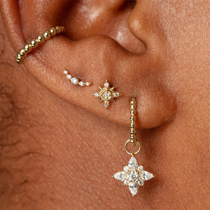 Pendientes Clásicos de Plata de Ley 925 con Borla Pequeña en Forma de Corazón y Parte Posterior Plana para Mujer - Product Image 2