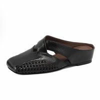 Damen-Slipper mit eckiger Zehenpartie, gewebtem Ausschnitt und Synthetikleder, flache Pantoletten für den täglichen Outdoor-Gebrauch, OEM