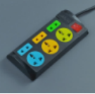 Regleta de enchufes universal multitipo con interruptor principal, protección contra sobrecarga y cable de extensión.