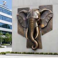 Sculpture murale en bronze d'éléphant, relief artisanal avec patine antique pour la décoration intérieure des hôtels, villas et salons
