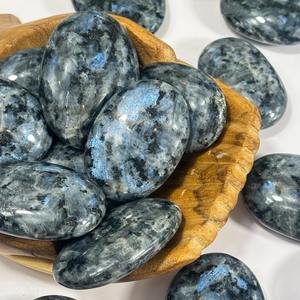 Pierre de palmier Larvikite polie de haute qualité en gros pour la décoration intérieure et les cadeaux de Noël - Product Image 1