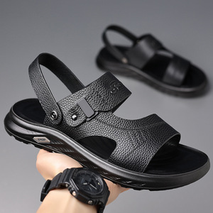 รองเท้าแตะผู้ชายแบบสวม พื้นหนานุ่ม หนังแท้ สีดำและสีน้ำตาล รุ่น 81032 รองเท้าลำลองชายหาด - Product Image 3