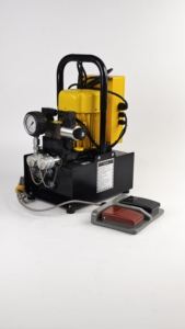 Pompe hydraulique électrique alternative ENERPAC VHCP05055, réservoir d'huile de 5 L, moteur sans balais de 0,55 KW, 700 bars, unité de puissance hydraulique à deux étages - Product Image 4