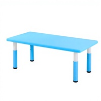 Meubles de classe pour maternelle au design de dessin animé, bureaux et chaises réglables