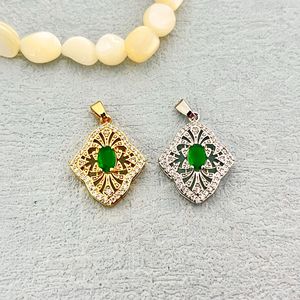 Collier pendentif géométrique en zircon avec micro-incrustation de pierre rouge, design unisexe, à porter au quotidien, plaqué cuivre - Product Image 4